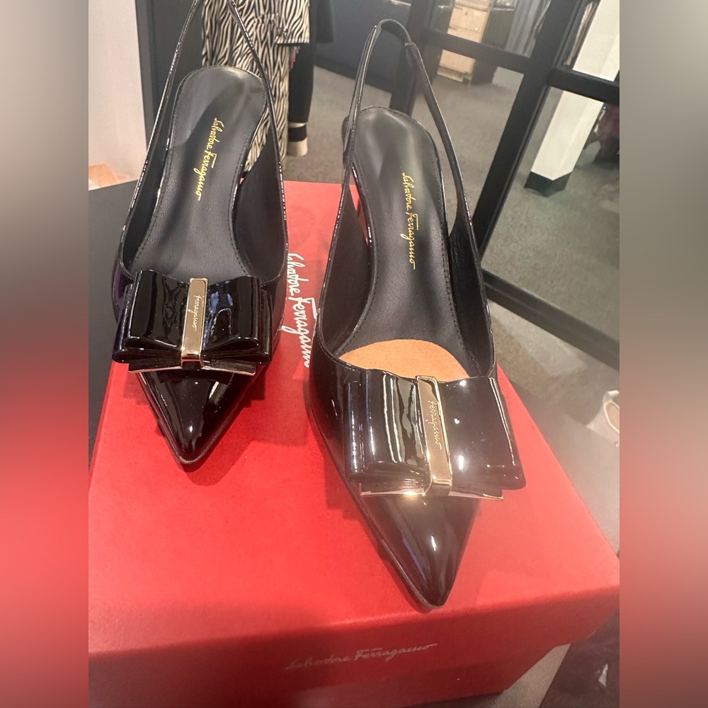 Salvatore Ferragamo Sz 6.5 Black Slingback Shoe Pump